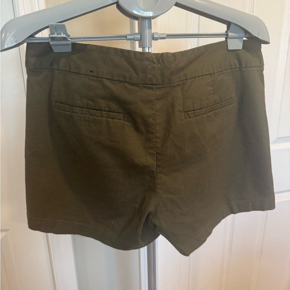 ⭐️ Banana Republic Dark Green Women's Shorts - Picture 2 of 6